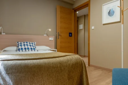 Interior de una habitación del Hotel Báltico 2 estrellas en Luarca